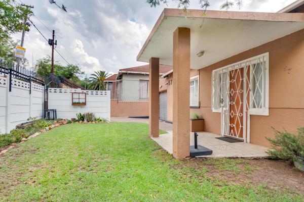 Immaculate Family Home with Income Potential – Rosettenville Border The Hill

Nestled in a quiet street, this well-maintained family ...