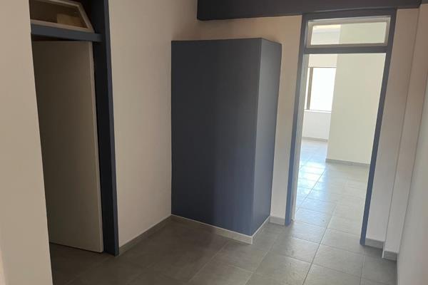 Lovely renovated flat with fitted kitchen (gas hob) and bathroom with bath. Open living ...