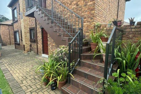 3 bedroom apartment 2 bathoom, main en suite.  Modern kitchen, patio and braai area.  Not pet friendly safe and secure complex with ...