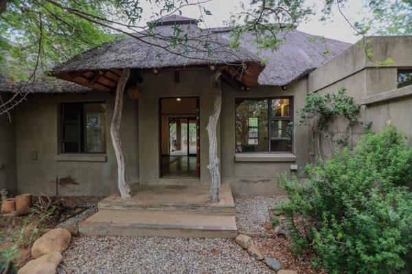 A charming and peaceful property in a top location. This autentic bushveld home, with Three-bedrooms, Two-bathrooms compete with ...