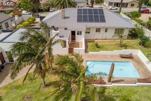 Jeffreys Bay
EXCLUSIVE MANDATE

The beautiful established home in central Jeffreys Bay sits on a spacious 1487sqm stand, offering a ...