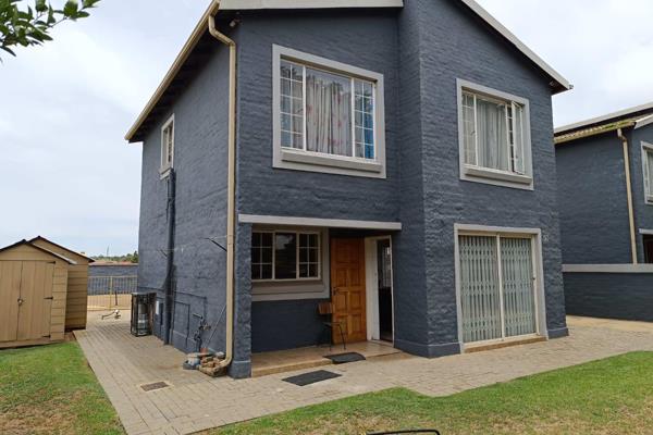 Heuwelsig security estate - facial recognition entrance.
Dream townhouse alert!
This magnificent Freestanding Double Storey Townhouse ...