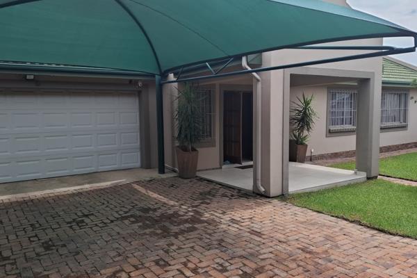 This property consists of:
3 Bedrooms
2 Bathrooms
2 Garages
Open plan kitchen lounge
Heated Pool
Lapa
Electric fence
