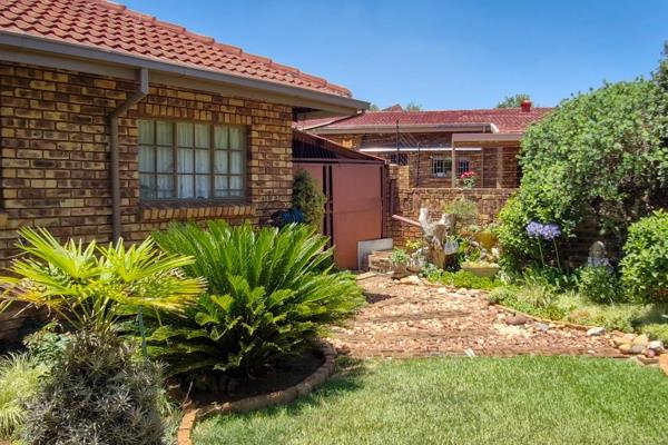 An Immaculate House, ready to move in and live! 

Situated in a Gated Development (6 houses) in the modest and quiet suburb of ...