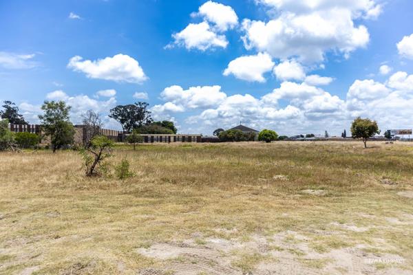 Calling all Investors and Developers, 8.6 Hectares for Sale. Discover a rare real estate investment with this exceptional bare dominium ...