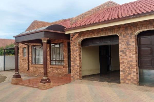 A 4 bedroom house in Unit D, Temba, is up for sale for r729 000
This property offers 4 bedrooms with 3 bathroom, 
lounge and a ...