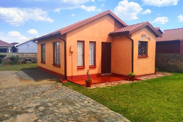 This tiled roof family home will sell fast!!

This home offers
2 Spacious bedrooms 
1 bathroom and a separate toilet for your ...