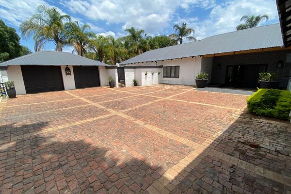 This Large open plan very spacious, Family Home is To Rent in the prestigious SafeWaterkloof neighborhood.

Boasting 4 Large ...