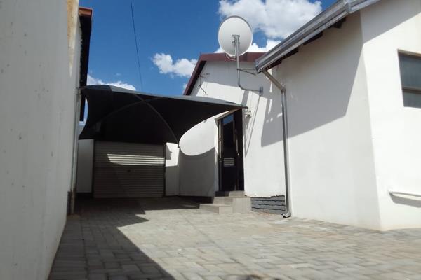 Amalga real estate welcomes you to this lovely gem situated in a sectional title land. This free standing property consist of open plan ...