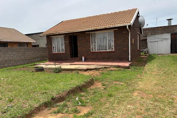 Stunning 2-Bedroom House for Sale in Tsakane Ext 8 – Only R480,000! 

Your dream home is waiting for you! This cozy and modern house ...