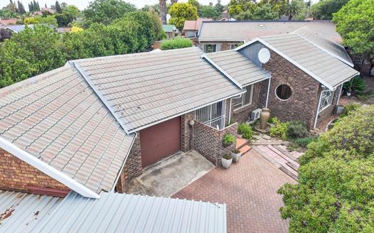 6 Bedroom House for sale in Sunward Park