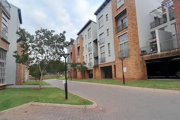 Lovely 1 bedroom Double storey loft apartment. It has a lock-up store room and garage parking. It comes with a built in Fridge and a ...