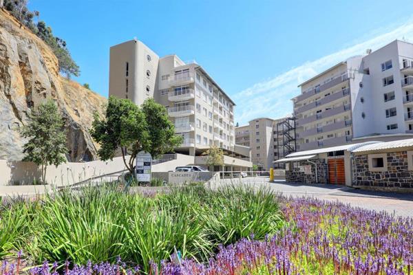 This beautiful modern apartment offers 2 tiled bedrooms with built-in cupboards, a bathroom with shower only, as well as a roomy tiled ...