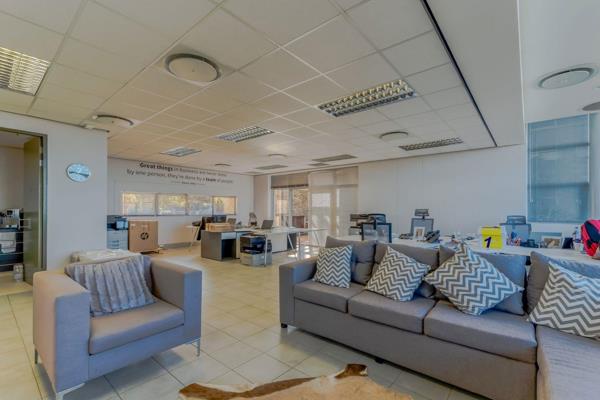 This stunning 148sqm office is situated on the ground floor of an office block in the sought after Ridgeside Office Park ...