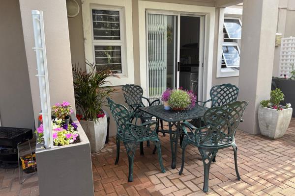 Welcome to this trendy ground floor apartment nestled in Bloubergrant, within walking distance to the beach. This apartment features a ...