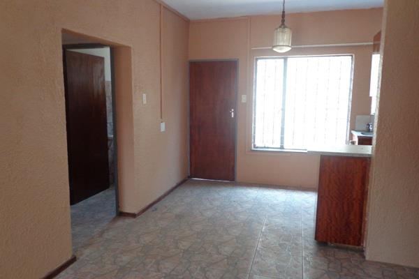 This Apartment is right in Polokwane CBD close to TUT university of Technology, SABC, CCMA, Fruits and vegetable.
 hospitals and ...