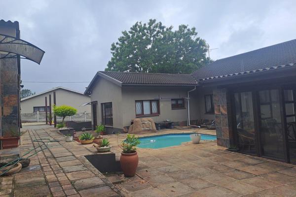 This 3 bedroomed townhouse situated in Southport on the Lower KZN South Coast within walking distance to the Blue Flag Status Swimming ...