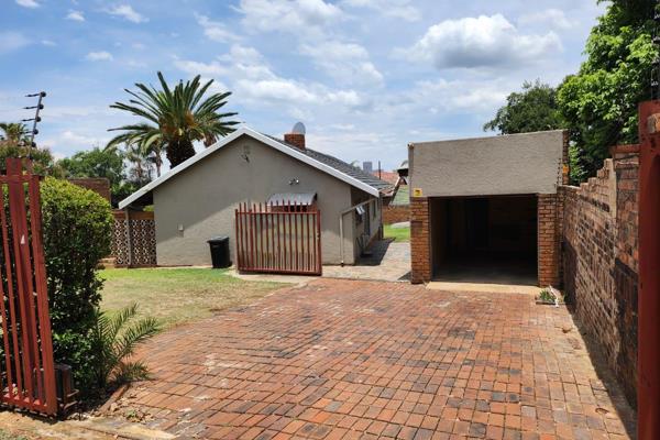 3 Bedroom House with an En-Suite with Shower two Bathrooms in a clean, decent and safe ...