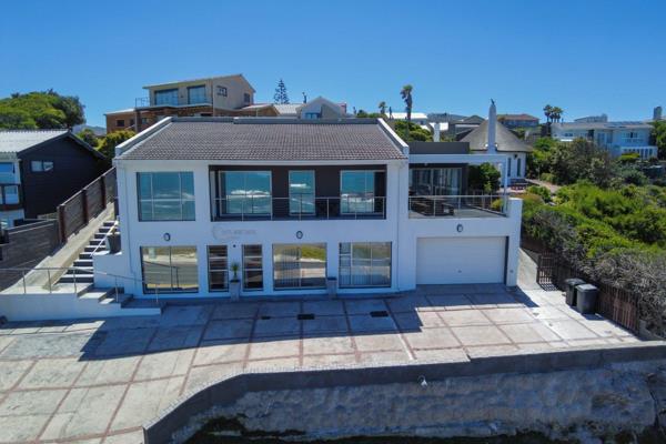 Dual mandate. This luxurious Villa is positioned on the Atlantic Ocean in Yzerfontein ...