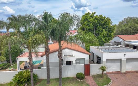 2 Bedroom Townhouse for sale in Sundowner