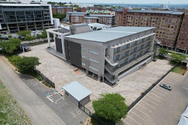 Office Block, Bond Street, For Sale R70.44m

Floor Area 5 870 m2 @ R12 000 per m2 = R70.44m plus VAT

Stand Alone Office ...