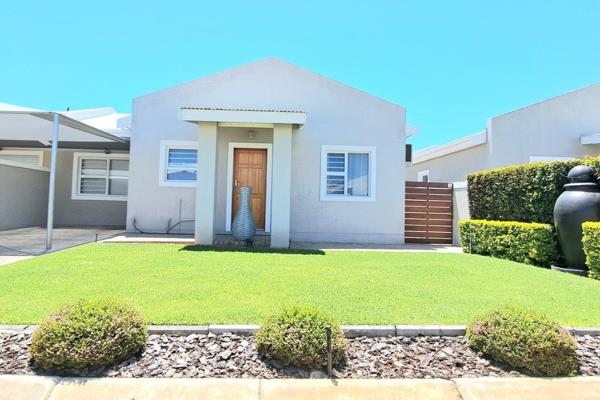 SOLE MANDATE
This property surprises you with everything that is beautiful and tidy and gives you the feeling of being where I want to be!

The neat garden, the living area on the outside are perfectly created for lovely ...