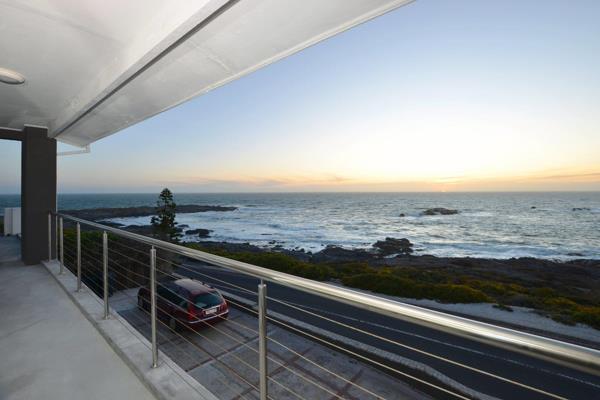 Dual mandate. Viewing by appointment only.

This luxurious coastal villa is positioned on the Atlantic Ocean in Yzerfontein ...