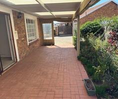 Townhouse for sale in Honeydew Manor