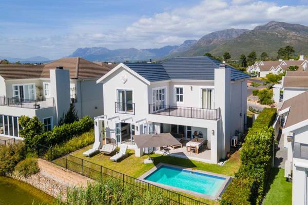 Exclusive Sole Mandate

Located in the highly desirable The Vines II, this exquisite ...