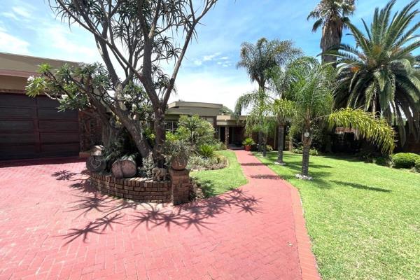 This property comprises of the following:
Main Home:
4 Bedrooms all with Ample Space &amp; BIC, 2.5 Bathrooms (1-ensuite),
Modern ...