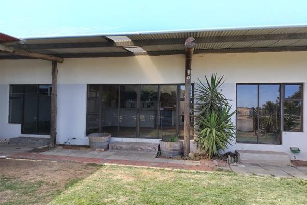 This 2-bedroom cottage is perfect for a couple, small family, or seniors. Located on a farm in Trekoskraal, it offers a peaceful ...