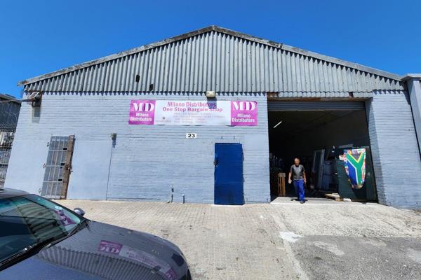 This spacious 258m2 warehouse offers a functional and well-equipped space ideal for a range of commercial or industrial uses. Key ...