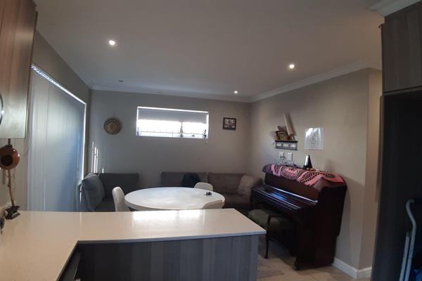 Wynberg Village has a neat modern 3-bedroom lock up and go house to rent.  
Close to Wittebome Station or in walking distance to the ...