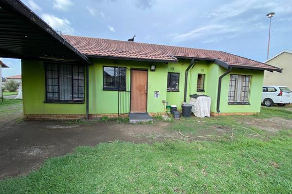 A beautiful house for sale in the heart of Embalenhle 
This beautiful house comes equipped with a kitchen, lounge, 3 bedroom and a ...