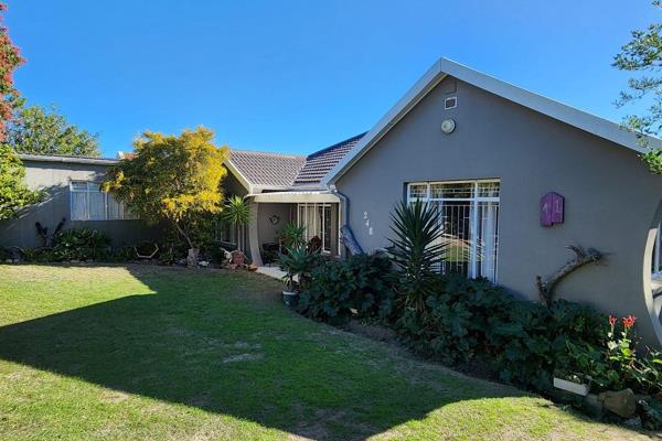 Discover this spacious family home in the scenic Paradise Beach. Imagine owning a property in this tranquil coastal haven, where long ...