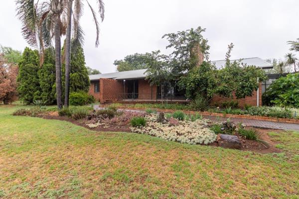 This property situated in a quiet street in Elsburg, Germiston on a land size 3 252m2 and offers you entrance hall, lounge, dining ...