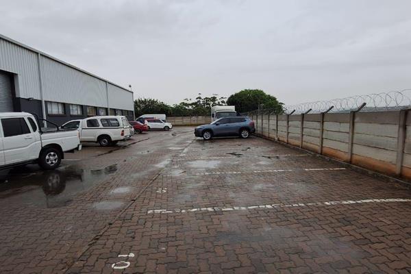 This great Warehouse in Glen Anil and in a secure complex (24 hr security), is now for Sale at a great price of under R8 500 per m2 ...