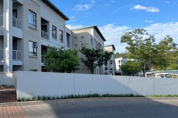 Located in the heart of Paulshof, Sandton, lies a tranquil oasis perfect for nature enthusiasts and families alike. This modern ...