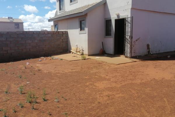 Semi-detached double storey House for rental in Westonaria. Available immediately. 
R2000 Rental 
R2000 Deposit

2 Bedrooms ...