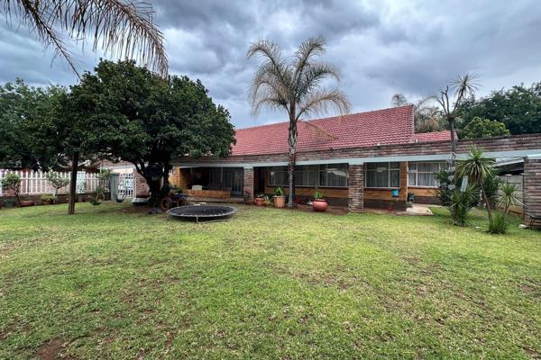 Perfect location for Business or Residential purpose in Wilkoppies!

Location, Location, Location – high traffic street, already ...