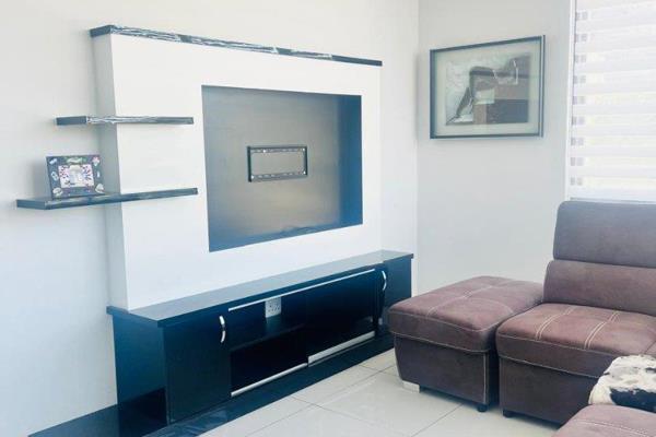 this is a 1,5 bedroom apartment
lounge and kitchen is open plan
it si a beautiful ...