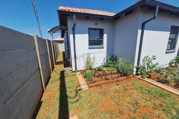 Charming Freehold 2-Bedroom House for Sale in Protea Glen Ext 44 for R650,000

This delightful freehold house is available for sale ...