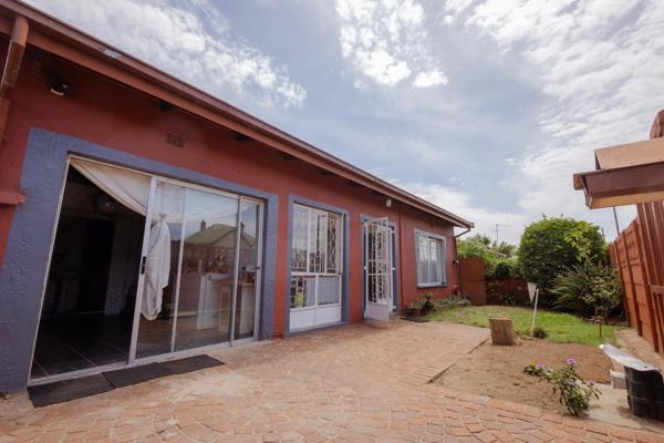 Spacious property in Krugersdorp-West offering excellent value! 

The main house ...