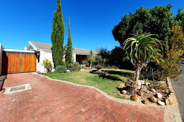 3 Bedroom House to Rent in Paarl North
Entertainers Dream, Bar, Large Indoor Braai ...