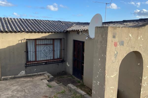 Akhona Sibobosi Properties brings to you this 2 bedroom house for sale in Mdantsane. The property comprises of a lounge with dining ...