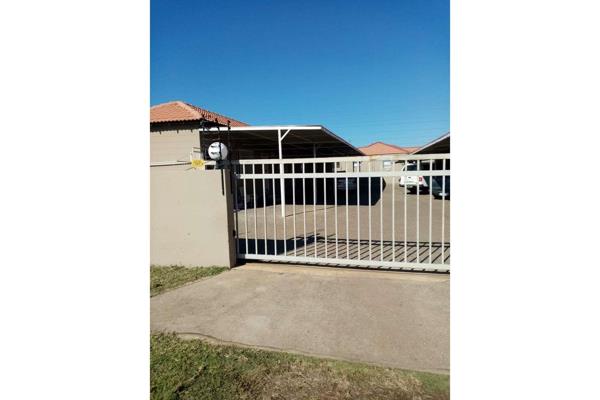 Bachelor units to rent on a very secure plot (electric fence and night security guard on ...