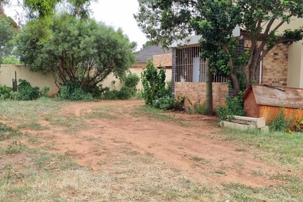 This House needs maintenance and is affordable.
The House consists of:-

* Family Room.
* Dining Room.
* Tiled Kitchen with ...