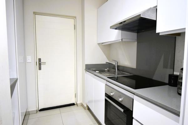 Well designed studio apartment where the bedroom can be properly closed off.
 Modern functional gally kitchen and a really good sized ...