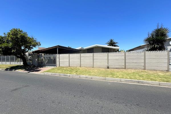 Located in Joubert Street, Windsor Park Estate, this property is close to all daily amenities, excellent schools, &amp; easy access to ...