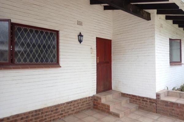 This one-bedroom cottage is situated on a shared property in the serene neighborhood of Winston Park. It is ideal for a single person ...